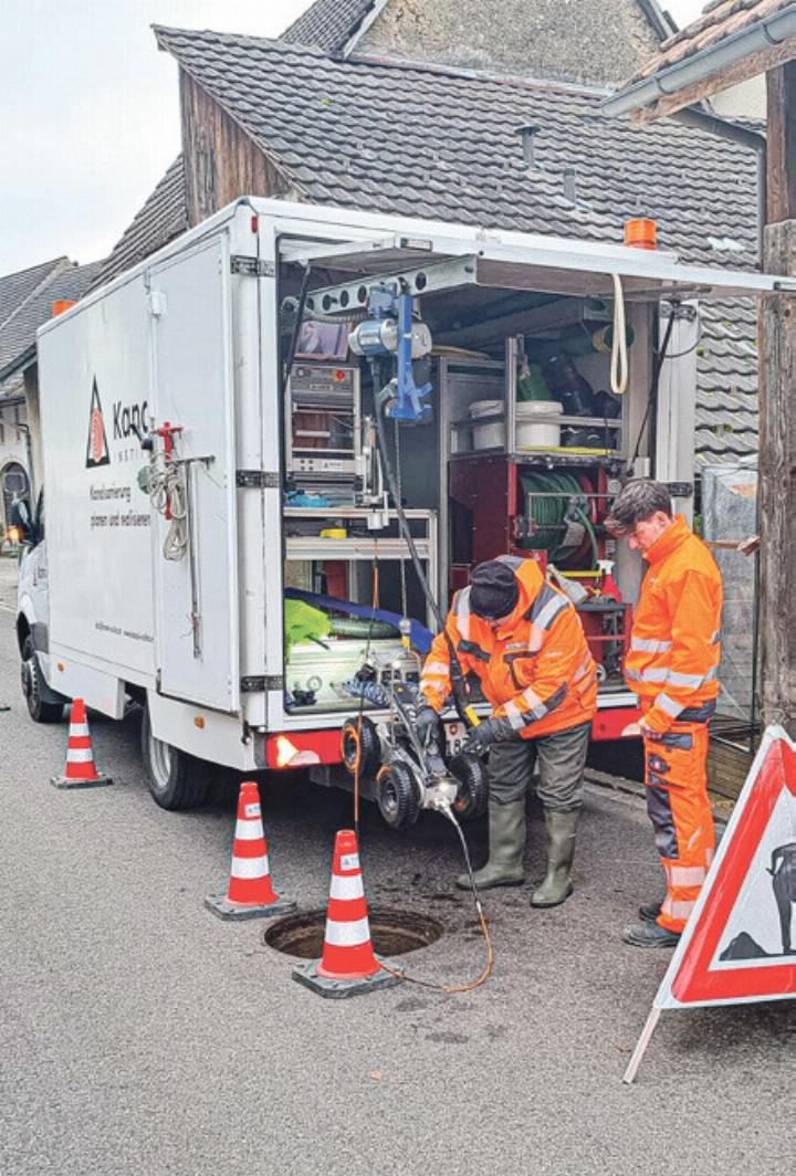 Mit einem speziellen Kamerawagen werden die Rohre inspiziert. Bild zvg