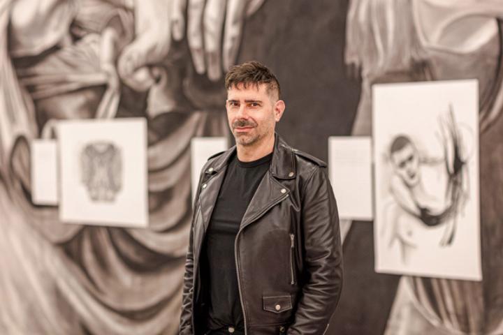 Marc Bauer in der Ausstellung «Marc Bauer – Fear Rage Desire, Still Standing».
Bild zvg