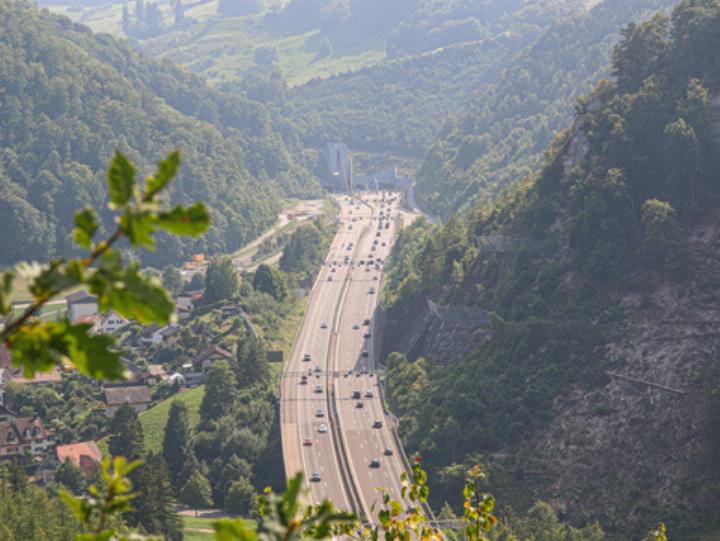 Für 110 Millionen Franken wurde der A2-Abschnitt Sissach-Belchen saniert. Bild je.