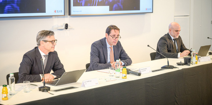 An der gestrigen Medienkonferenz anwesend (von links): CEO John Häfelfinger, Bankratspräsident Thomas Schneider und BLKB-Finanzvorsteher Luca Pertoldi. Sie konnten eine positive Bilanz ziehen. Bild zvg