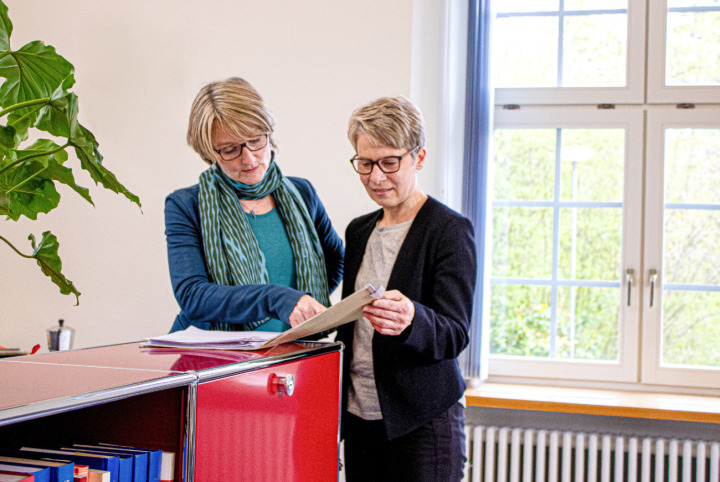 Die beiden Ombudsfrauen des Kantons Baselland: Vera Feldges (links) und Béatrice Bowald. Bild zvg