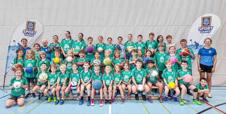 Am gut besuchten Sportcamp konnten sich die Kinder und Jugendlichen bei Unihockey, Fussball und Burgenvölki austoben.
Bild zvg