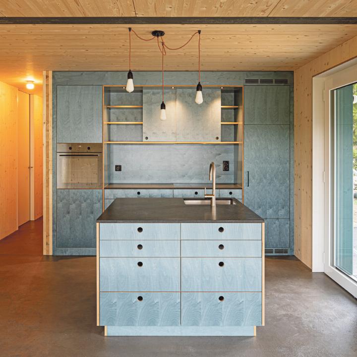 Die Schreinerei Häfelfi nger fertigt Küchen, die sowohl optisch als auch in der Praxis überzeugen. Bilder zvg / Romeo Polcan