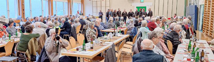 Der Jodelvortrag kam gut an und sorgte bei den Seniorinnen und Senioren für gemütliche Stimmung. Bild zvg