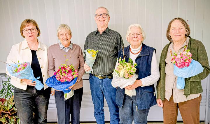 Die Jubilare: Nicole Hasler, Rhonwen Rettmer, Christian Schmutz, Rosmarie Rentsch und Monika Zumbrunn (von links).
Bild zvg