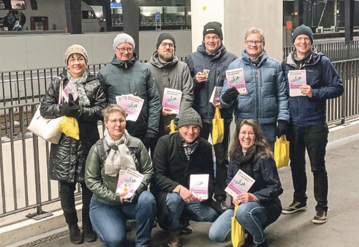 Hinten (von links): Elisabeth Augstburger (EVP), Thomas Noack (SP), Michael Durrer (Grüne), Marcel Zimmermann («Mitte»), Thomas Tribelhorn (GLP), Tim Hagmann (GLP). Vorne: Sonja Niederhauser (EVP), Yves Krebs (GLP), Andrea Heger (EVP). Bild zvg