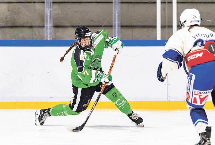 Bailey Kehl trifft kurz vor Ende des Schlussdrittels zur ZS-Führung – und nach zwischenzeitlichem Ausgleich in der Verlängerung zum Sieg. Bilder Michèle Renggli