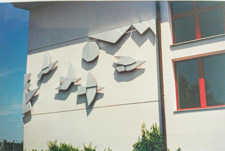 Die Aufnahme des Reliefs an der alten Halle entstand im Jahr 2000. Bild sto.