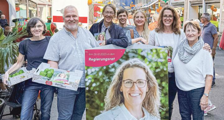 Sabine Bucher (Zweite von rechts) mit viel 
prominenter Unterstützung für Ihre Kandidatur als Regierungsrätin.
Bild zvg
