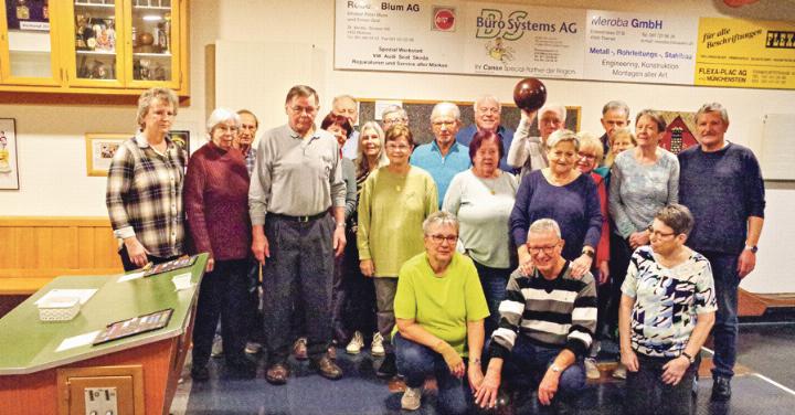 Die Boule-Seniorinnen und Senioren gingen im Restaurant Ruchfeld in Münchenstein kegeln. Bild zvg