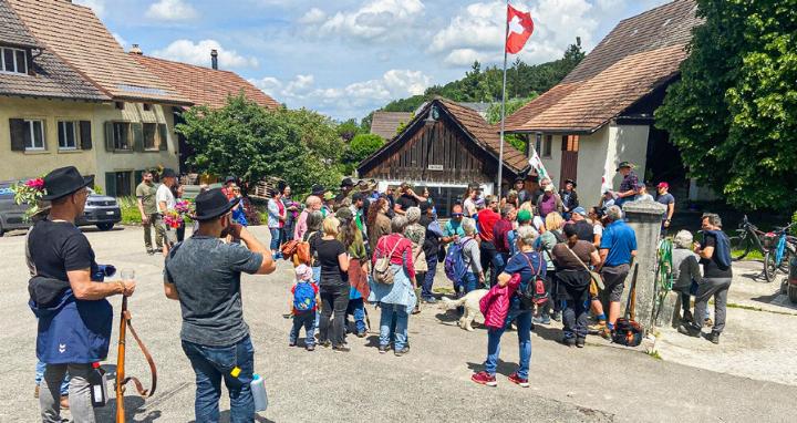 Launige Begrüssung durch den «Bürgerbreesi» Martin Grolimund. Bild Rolf Wirz