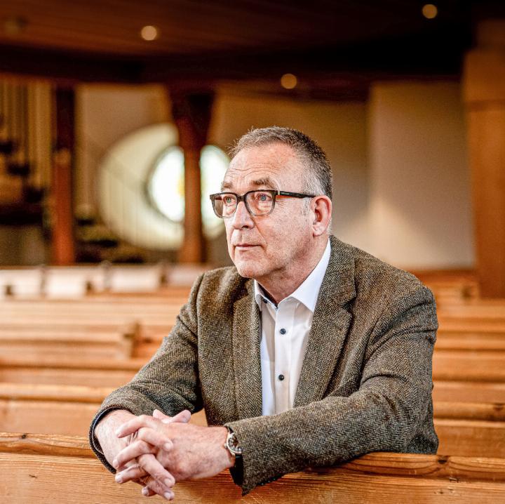 «Wir haben das Wächteramt in der Gesellschaft», sagt der scheidende Kirchenratspräsident Christoph Herrmann. Er freut sich aufs Runter fahren und auf das weitere Mitwirken im Bildungsrat Baselland. Bild zvg / Katja Schmidlin