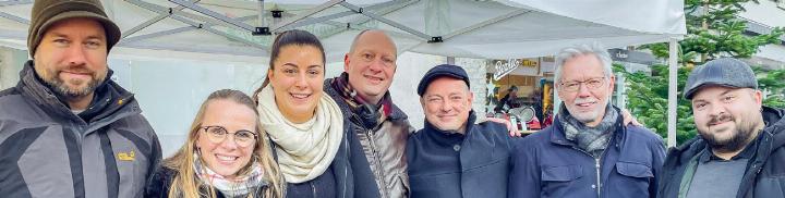 Landrat Matthias Liechti, Landrätin Nicole Roth, Gemeindekommissionskandidatin Sarah Regez, Beat Munsch, Frank Bader, Landrat Peter Riebli, Gemeindekommissionskandidat Milos Krljar (von links). Bild zvg