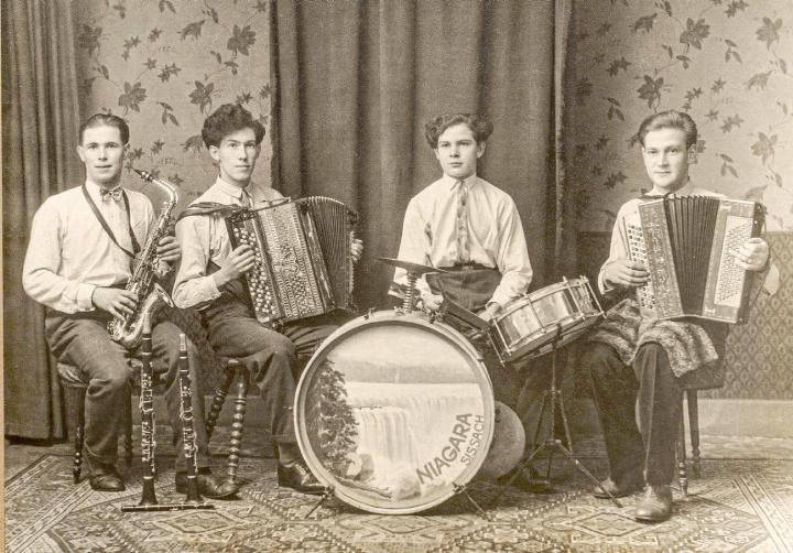Auf dem Foto zu sehen ist die Musikkapelle Niagara aus Sissach. Sie soll bereits in den 1920er-Jahren «Jazz» gespielt haben. Bild zvg / Archäologie und Museum Baselland, Liestal / Fotograf Arnold Reinhardt