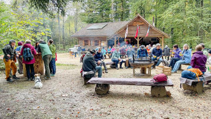 100 Personen nahmen am Herbstanlass des «Walderläbnis Gelterkinden» im Oktober 2024 teil. Bild zvg