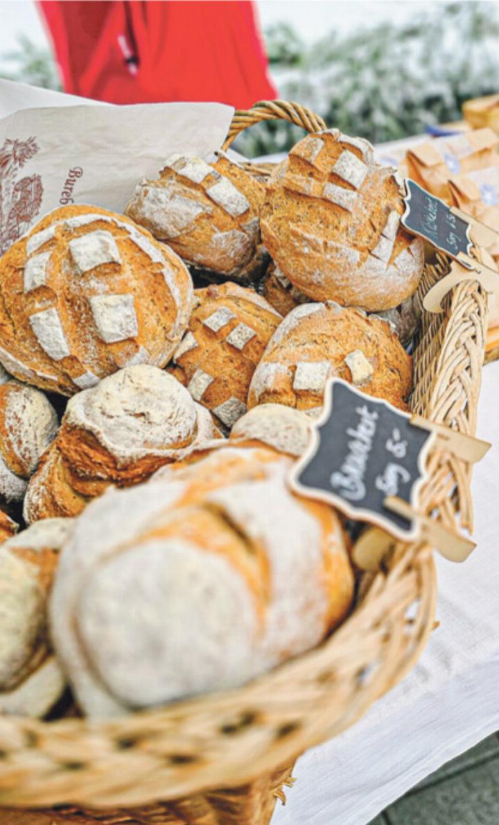 Egal ob hausgemachtes Brot oder andere lokale Produkte: Der Weihnachtsmarkt in Diegten bietet grosse Vielfalt. Bild zvg