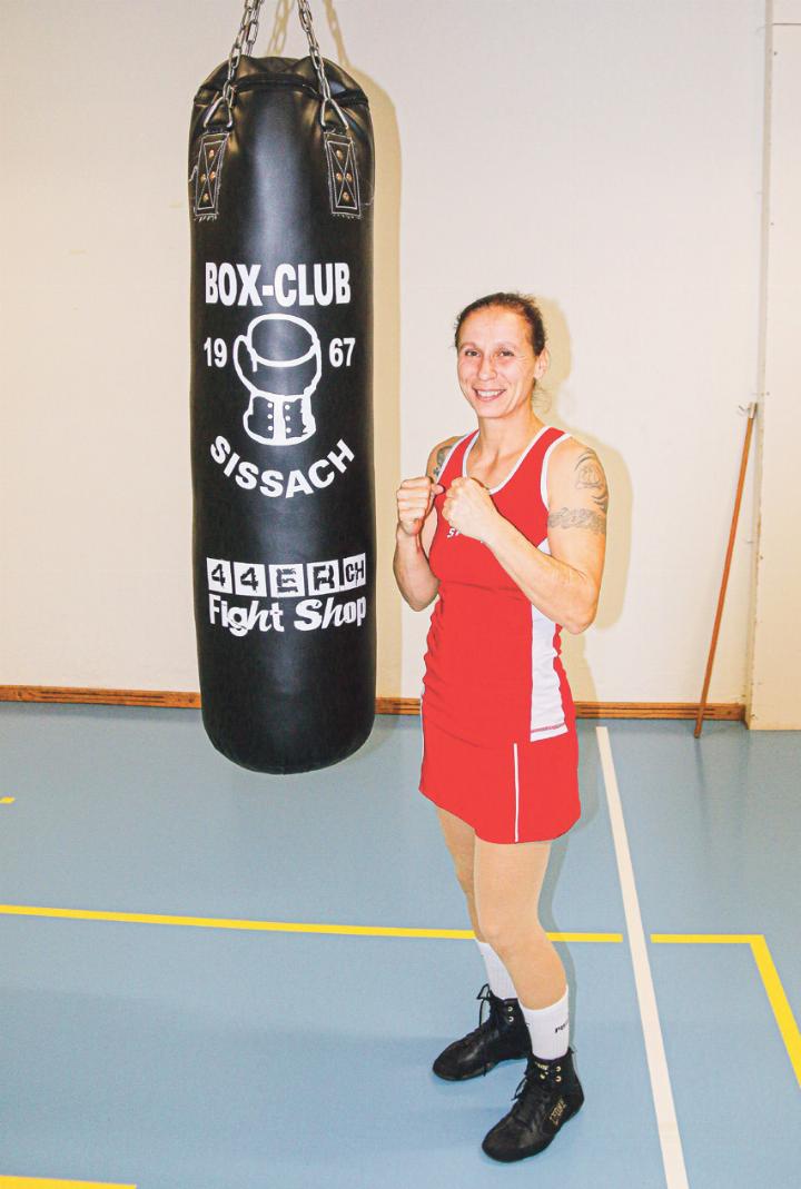 Tanja Schlienger bei einem ihrer letzten Trainings in der Turnhalle Dorf vor dem Boxmeeting Sissach. Bild Luana Güntert