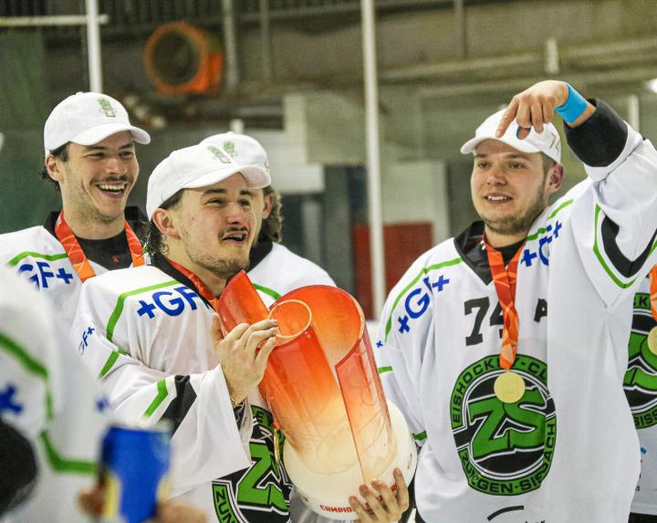 Michele Lepori (Mitte) war in den Play-offs der sichere Rückhalt des EHC Zunzgen-Sissach. Bild Archiv vs Michele Lepori (Mitte) war in den Play-offs der sichere Rückhalt des EHC Zunzgen-Sissach. Bild Archiv vs