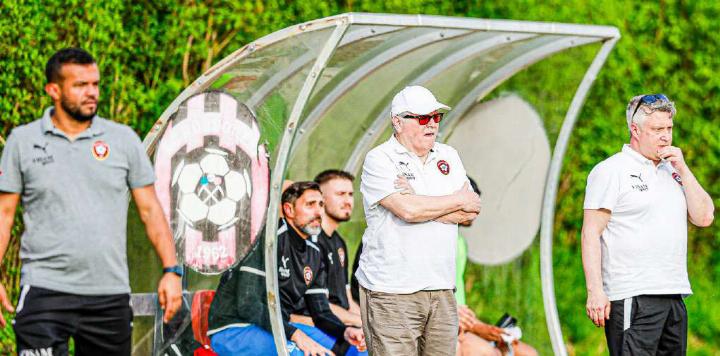 Trotz wirksamen Doppelwechsels in der Pause kann Marcel Hottiger die Niederlage der Rossoneri gegen Aesch nicht abwenden. Bild Archiv vs