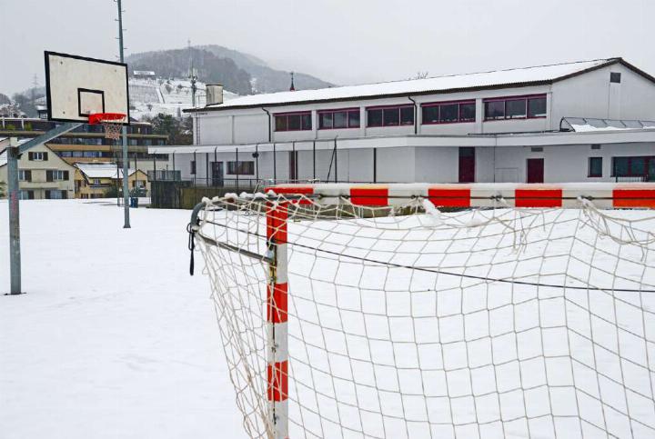 Für eine halbe Million Franken soll auf dem Dach der Mehrzweckhalle eine Solaranlage gebaut werden. Bild ch