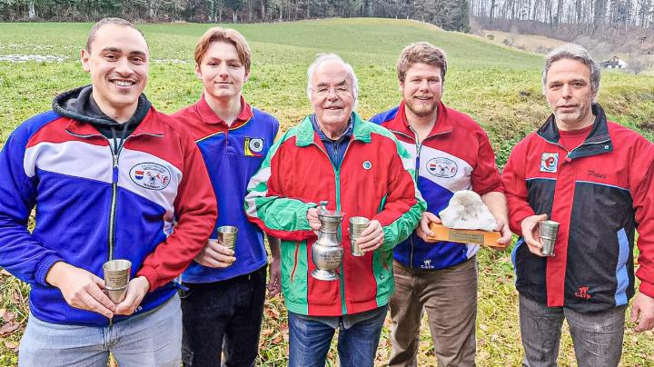 Rendy Meyer, Nick Neuenschwander, Alfred Brodbeck, 
Gabriel Hilber und ganz rechts Fredi Leuenberger.
Bild zvg