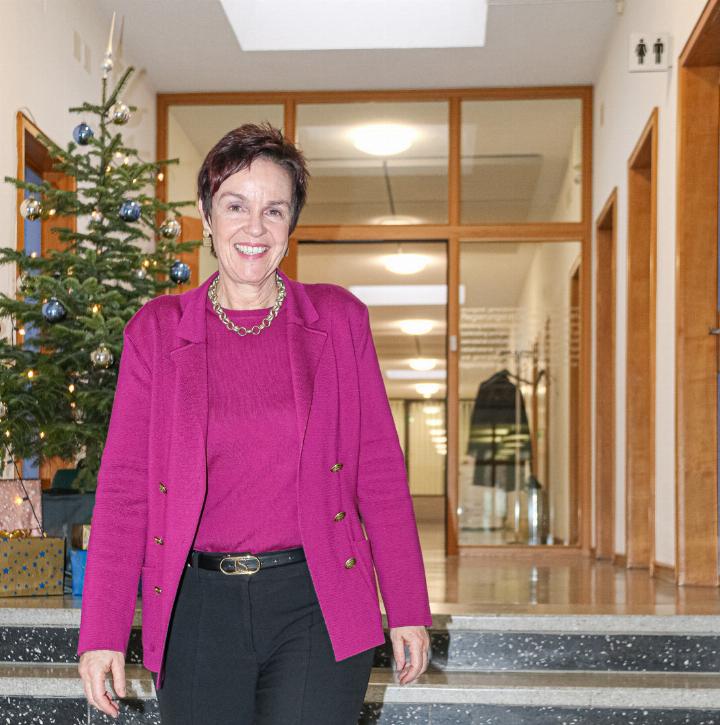 Die zurücktretende Regierungsrätin Monica Gschwind wurde zu Beginn ihrer Amts-
zeit von Lehrpersonen geradezu mit Klagen überschüttet, erzählt sie. Die Verbesserung der Situation sei auch ihr Verdienst, sagt die Bildungsdirektorin.
Bild Janis Erne