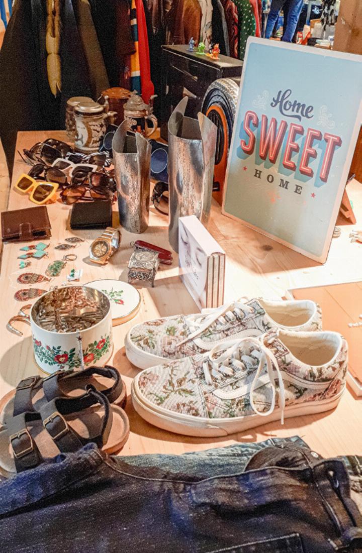 Vor Ort lassen sich neue Lieblings stücke wie Schuhe oder Schmuck finden. Bild zvg