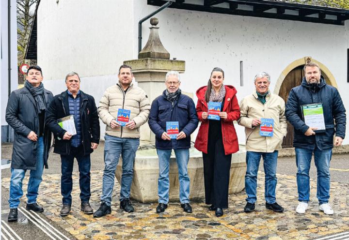 Johann Suter, Matthias Ritter,  Remus Strub, Peter Riebli, Sarah Regez, Christian Ritter  und Matthias Liechti (von links). Bild zvg