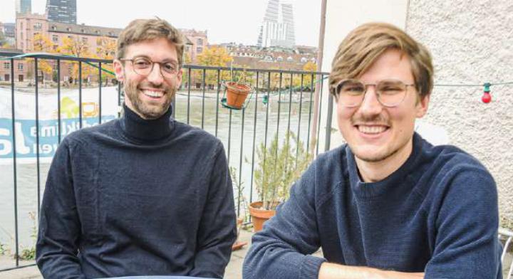 «Die Industrienacht ist für Firmen die Gelegenheit, sich der Öffentlichkeit zu präsentieren»: die Co-Organisatoren Nicolas Schmutz (links) und Silas Gusset. Bild Peter C. Müller