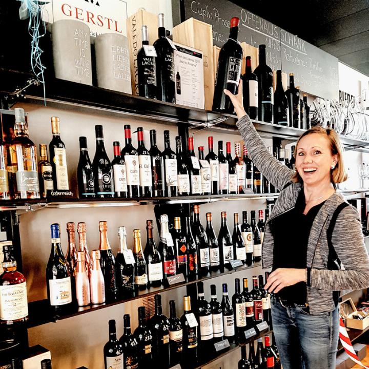 Tanja Schreiber und das Team des Caffé Vitrum sind Spezialisten für die Gerstl-Weine. Bild zvg