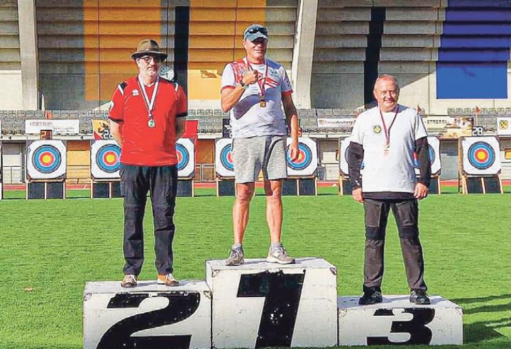 Simon Waldmeier aus Lupsingen (rechts) errang an den Outdoor-Schweizermeisterschaften Bronze.
Bild zvg