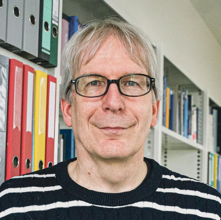 «Ich rate den Arbeitskräften, auch mal die Perspektive des Arbeitgebers einzunehmen.»: Professor Dr. Michael Beckmann. Bild Daniel Aenishänslin