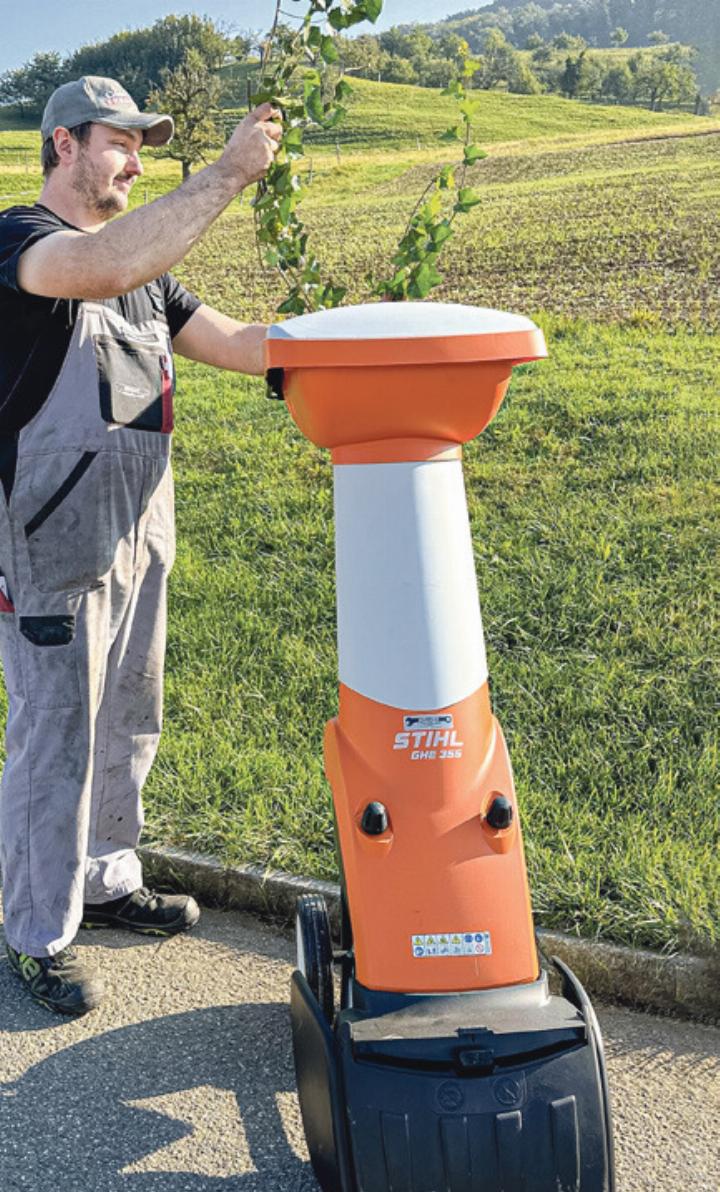 Robin Binz bereichert das Team von Recher Landmaschinen seit rund einem Jahr. Bild zvg