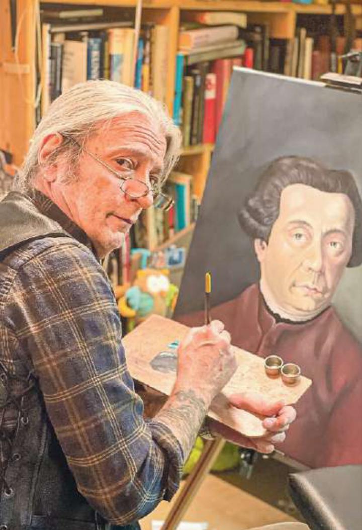 Varrys Tattoo & Art Studio – im Bild Guido Varesi – realisiert auch Bilder in unterschiedlichen Techniken. Bild zvg