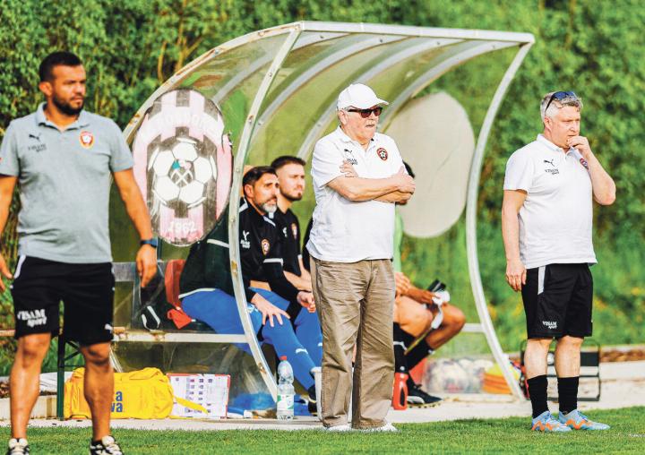 Marcel Hottiger (Mitte) und Gleison Silva (links) möchten künftig in der Stadt ein Team coachen. Bild Archiv vs