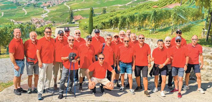 Die 22 Teilnehmenden der Vereinsreise in die Genferseegenossen ein abwechslungsreiches Wochenende mit vielen Glanzlichtern.
Bild zvg