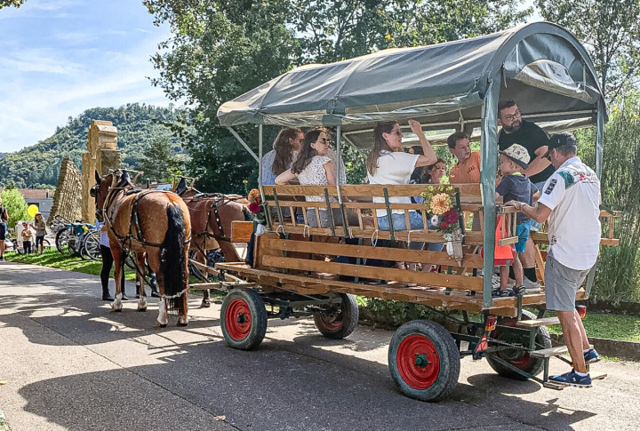 Die Fahrten mit dem Pferdefuhrwerk waren äusserst beliebt.