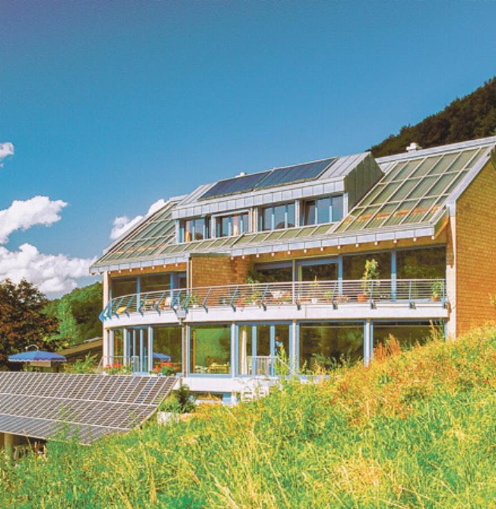 Eine Photovoltaikanlage ist eine Investition in die Zukunft der erneuerbaren Energiegewinnung. Bild zvg