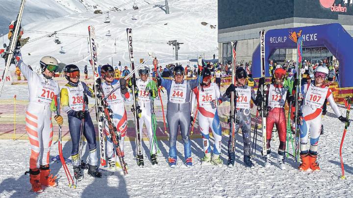 Die Neuner-Delegation der Rennfahrer aus dem Oberbaselbiet genoss an der «Belalp Hexe» das herrliche Skiwetter und die fröhliche Stimmung. Bild zvg