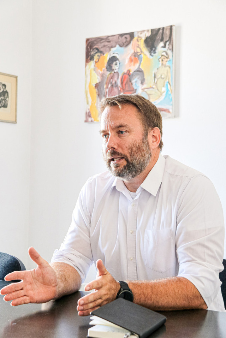 «Die Uni Basel ist wertvoll für die Region und Industrie, aber das Baselbiet zahlt aktuell rund 100 Millionen Franken mehr, als wenn der Kanton nicht Träger der Uni wäre»: Matthias Liechti (45) beim Interview auf der Redaktion der «Volksstimme».Bild Melanie Frei