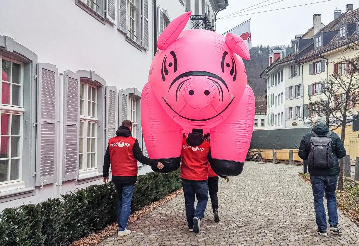 Gewerkschafter protestierten vor dem Regierungsgebäude in Liestal gegen die Sparpläne von Regierungsrat und Landrat – mit wenig Erfolg. Bild zvg