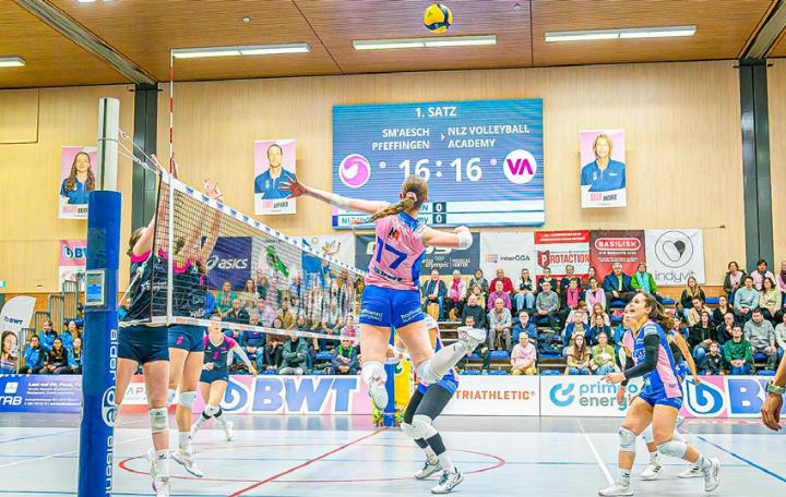Am Sonntag heisst es für die Nationalliga-A-Volleyballerinnen von Sm’Aesch Pfeffingen Hofmatt- statt Löhrenackerhalle. Bild zvg