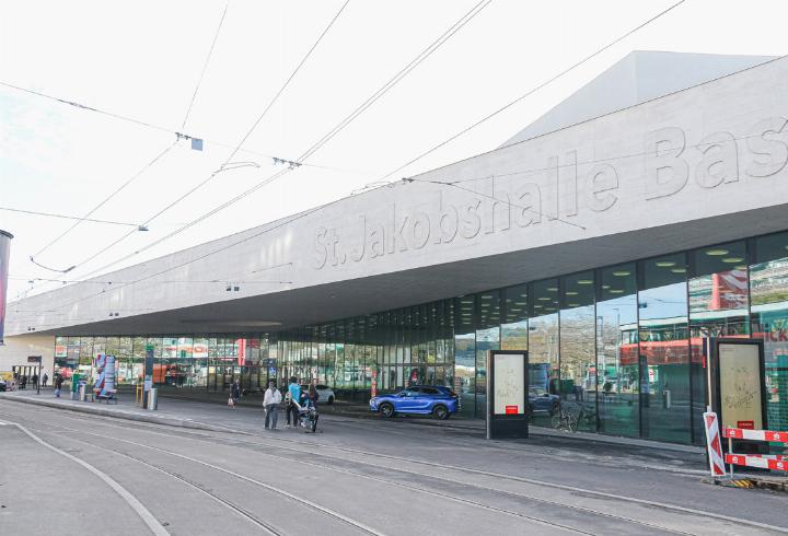 Zwei Gruppen spielen ihre Vorrunde in der St. Jakobshalle. Bild Melanie Frei