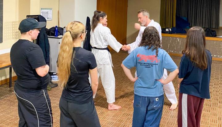 Während des Workshops legten sich die Jugendlichen ins Zeug. Bilder zvg Während des Workshops legten sich die Jugendlichen ins Zeug. Bilder zvg