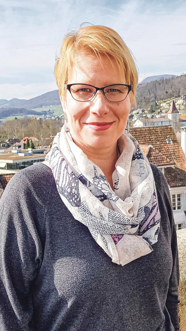Anita Oswald (47), Geschäftsleiterin der Rheumaliga beider Basel, möchte darüber auf klären, dass Bewegung bei rheumatischen Beschwerden zwar schmerzt, aber Linderung bringt. Bild zvg