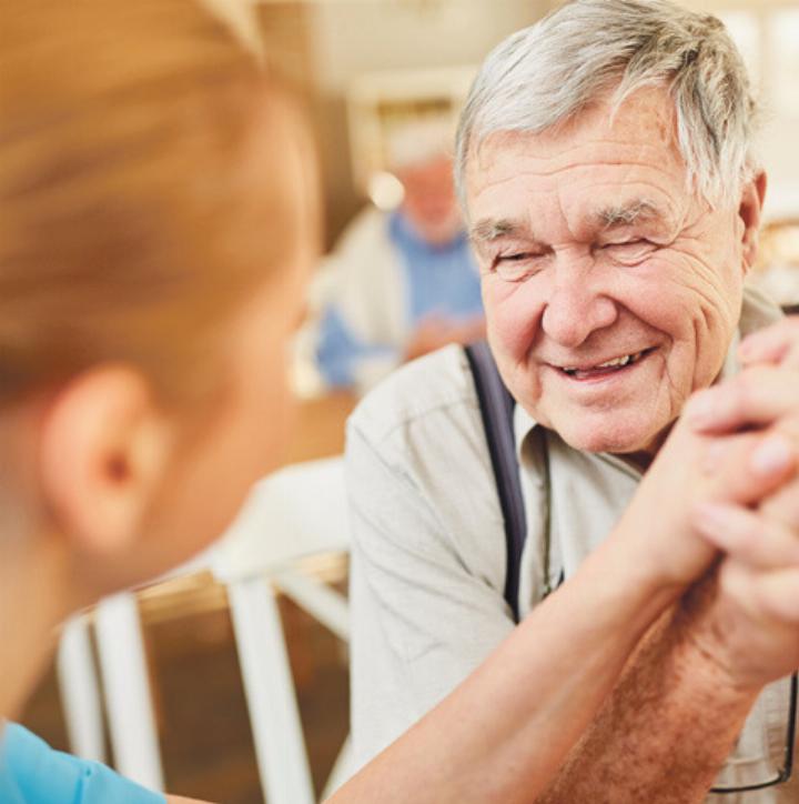 Einen Angehörigen mit Demenz zu haben, ist sehr herausfordernd. Bild zvg