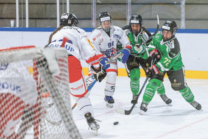 Vanessa Bärtschi (rechts) ist eine von vier Doppeltorschützinnen bei ZS.
Bild Archiv vs Vanessa Bärtschi (rechts) ist eine von vier Doppeltorschützinnen bei ZS.
Bild Archiv vs