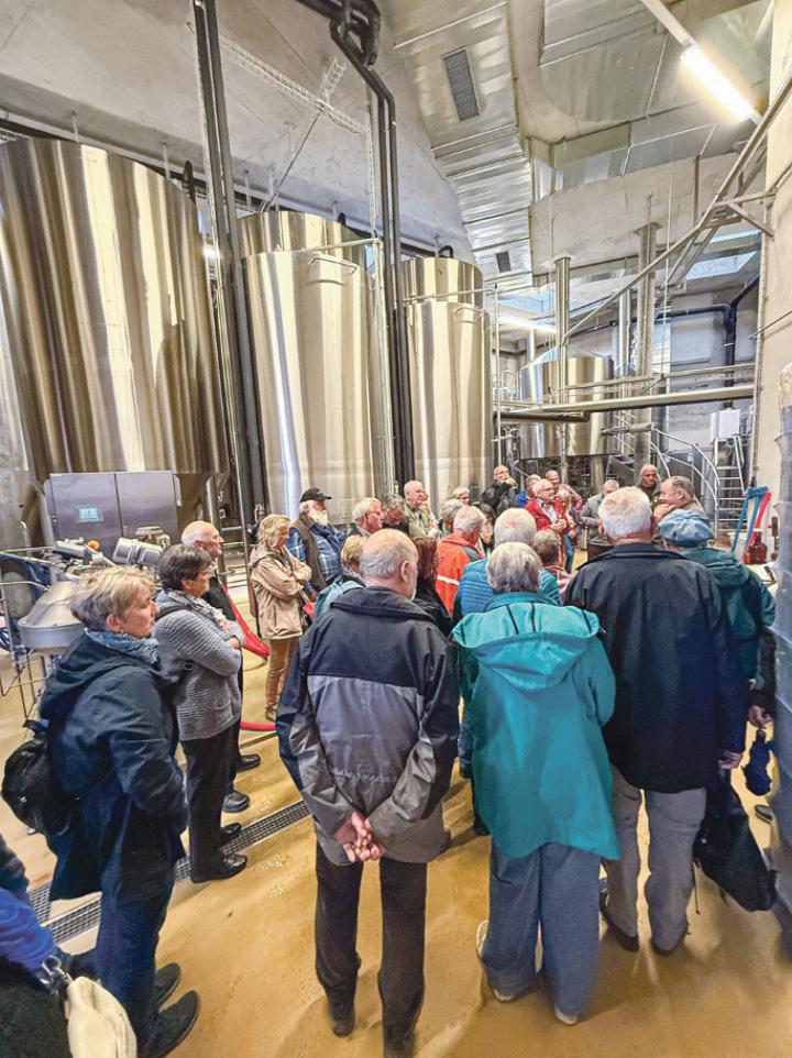 Die HEV-Mitglieder auf der Führung durch die Solothurner «Öufi»-Brauerei.
Bild zvg