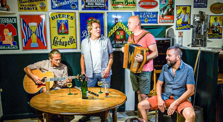 «Babüsk» – vier Musiker aus dem Elsass mit Herz und Humor: Sie spielen Pop-Folk mit Seele und Witz. Bild zvg