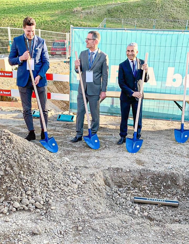 Swissmechanic-Verbandspräsident Samuel Eglin, Bildungsdirektor Markus Eigenmann und der Basler Regierungsrat Mustafa Atici (von links). Bild André Frauchiger